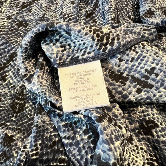 Joie Snakeskin Silk Blouse Shirt Women’s Small Blue Short Sleeve Button Down - Picture 10 of 11